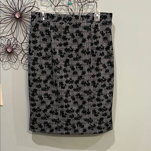 41 Hawthorn Black and Gray Patterned Pencil Skirt